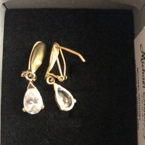 24 k gold earrings with 1ct